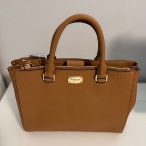 Michael Kors Kellen Crossbody Purse in Tan